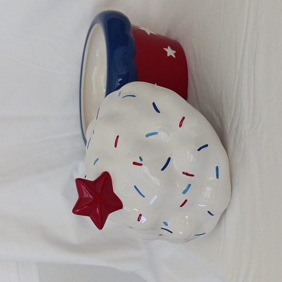 Americana Cupcake-shaped Cookie Jar - Picture 4 of 6